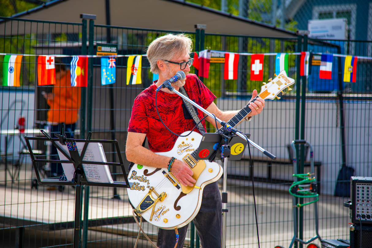 Rockin' Steve One Man Band closing the day